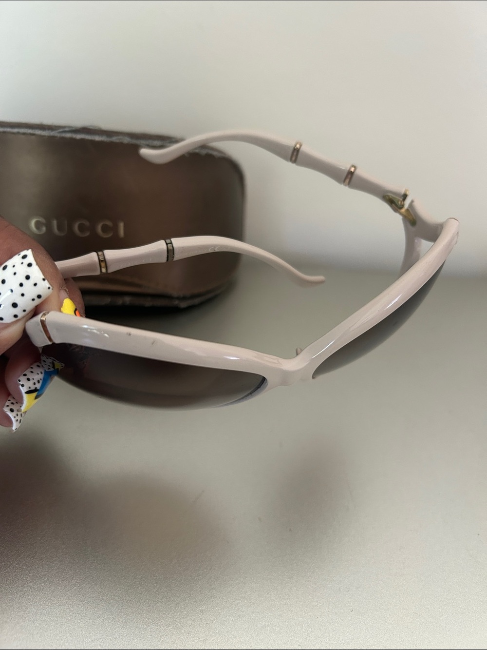 Gucci White Oversized Cat-Eye Sunglasses with Brown Gradient bamboo Lenses - Picture 7 of 8